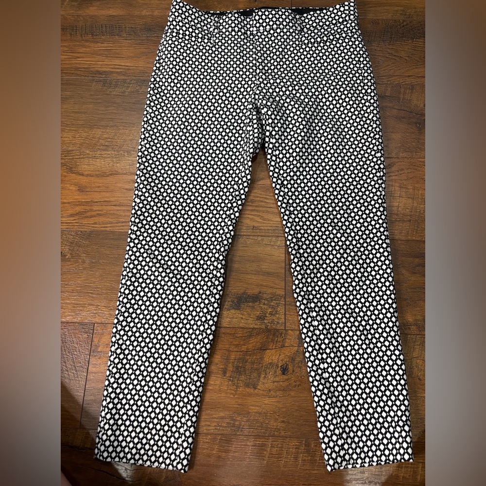 Banana Republic sloan crop Black and White Geometric Leggings size 2